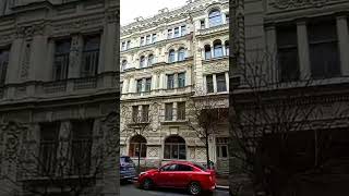 Пышные,в кружевах дома на щеголеватой Пушкинской улице. Санкт-Петербург.